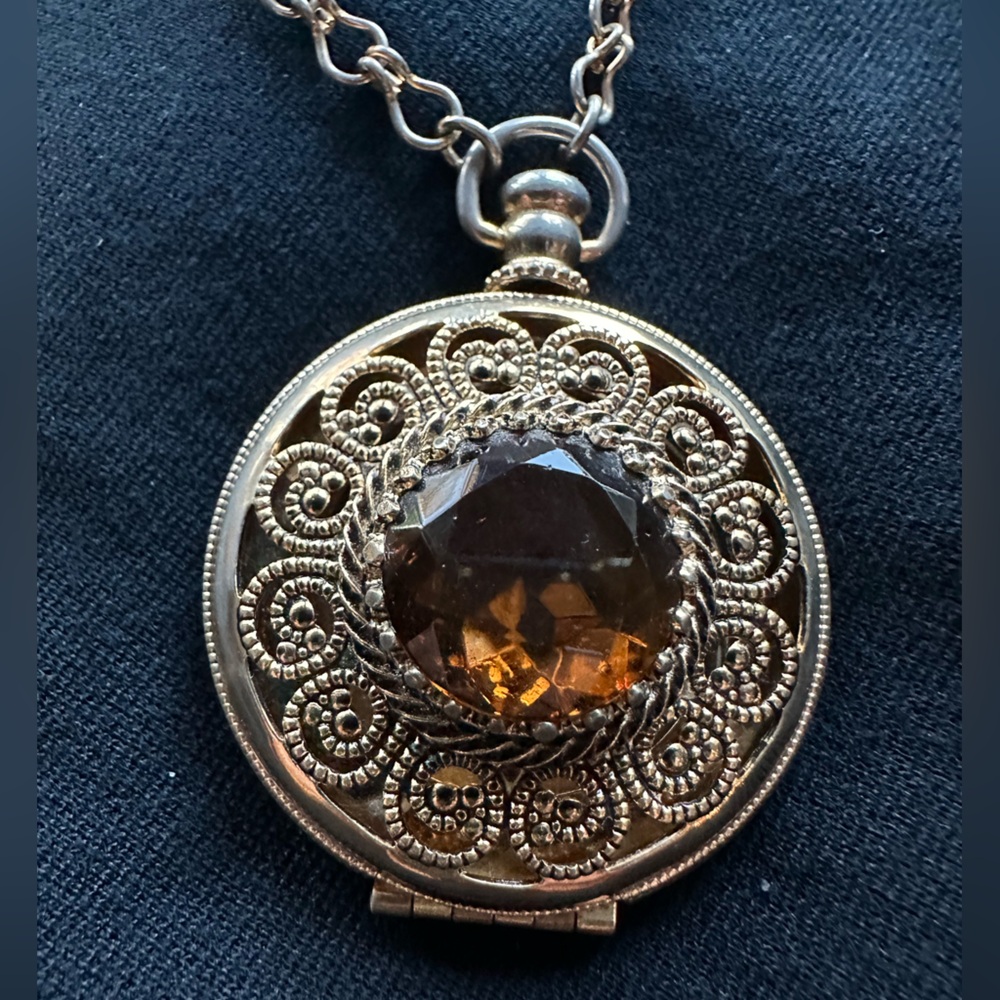 Vintage Avon Victorian Locket with amber gem Chain Necklace Pendant necklace - Picture 3 of 12